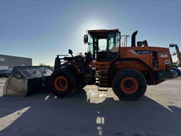 Doosan DL300 – Image 3